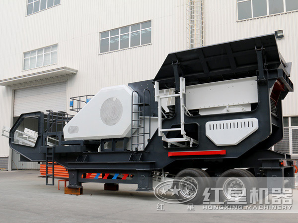 拖拉機(jī)就能拉走的小型流動磕石機(jī)：配顎破